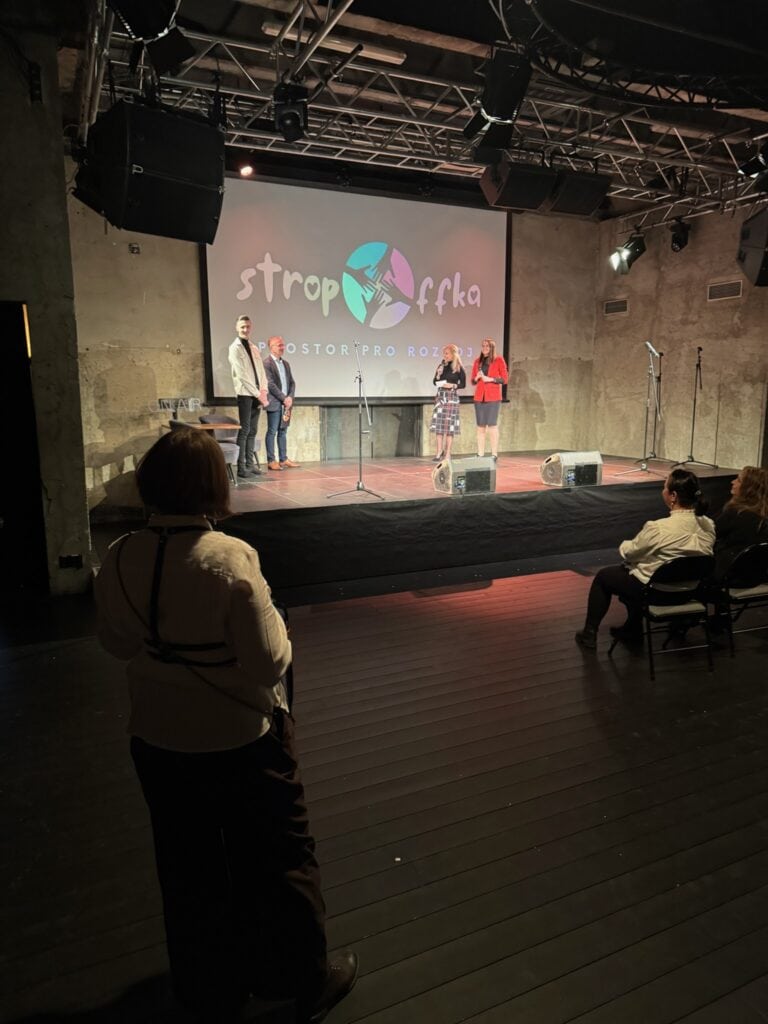 StropOFFka z.ú. - charitativní akce pro podporu prostoru pro rozvoj dětí a mládeže v České republice.